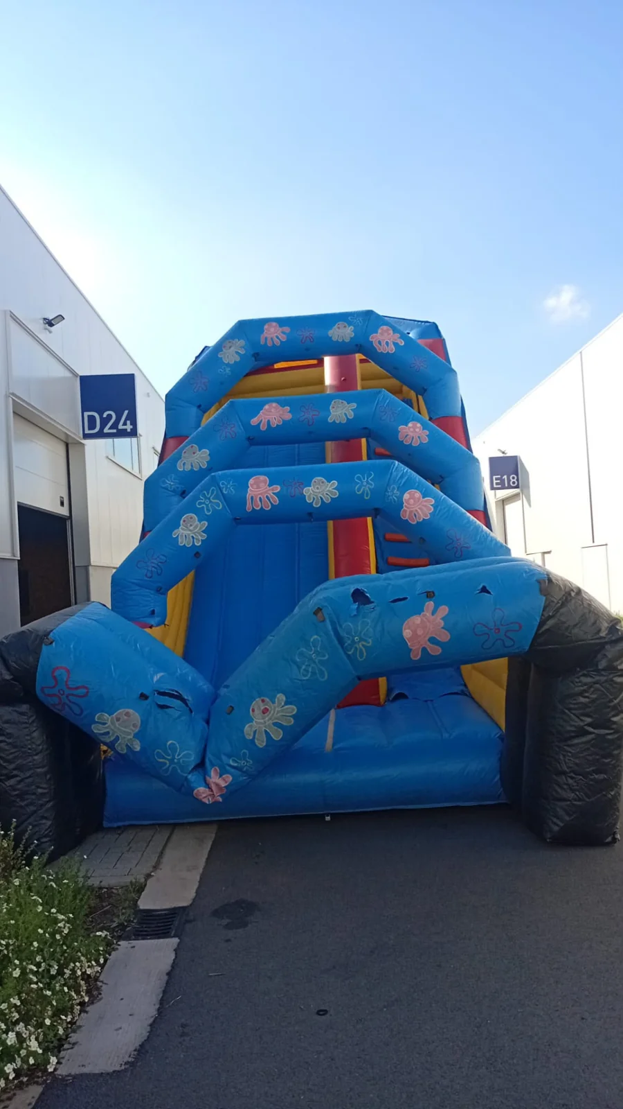 Remise en état d’une arche de toboggan : avant, InflaTex Nivelles