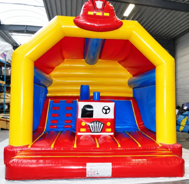 Château classique avec toboggan intérieur thème pompier